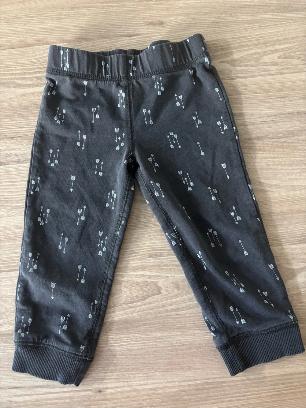 Carter’s 24M dark gray arrow print jogger pants